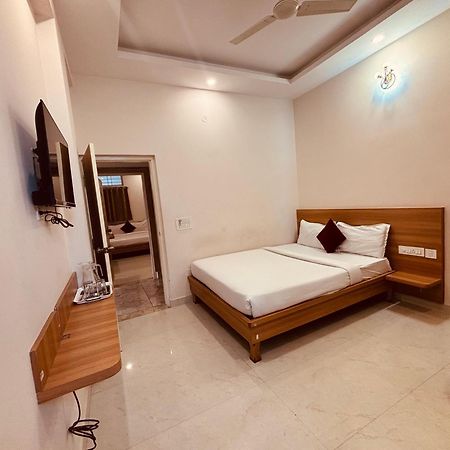 Seema Palace Inn 1 Km From Railwaystaion Mysuru Zewnętrze zdjęcie