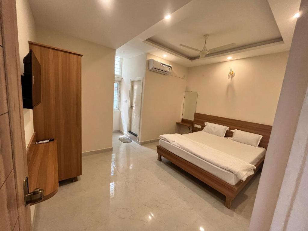 Seema Palace Inn 1 Km From Railwaystaion Mysuru Zewnętrze zdjęcie