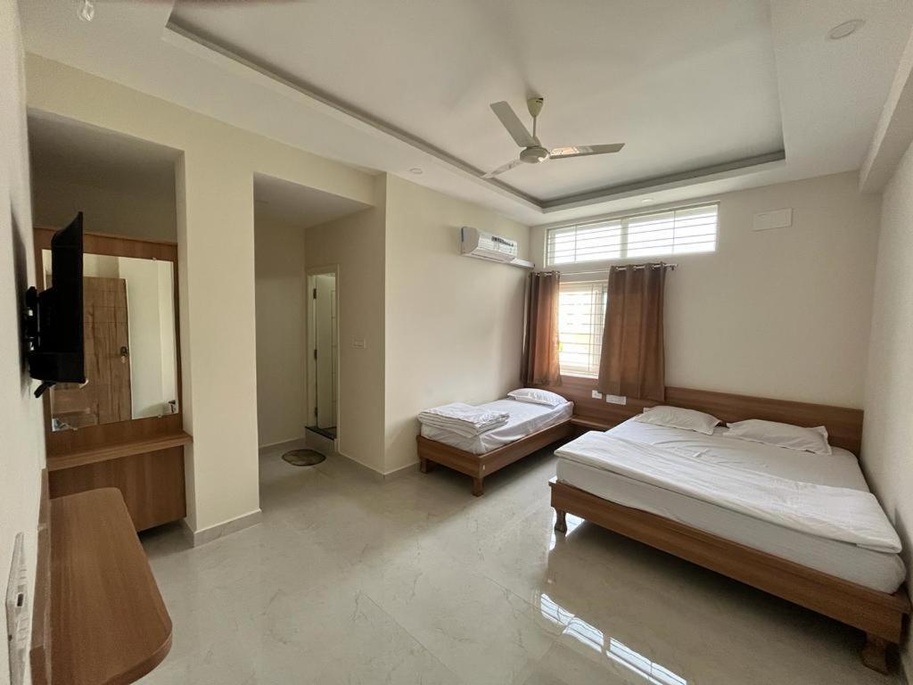 Seema Palace Inn 1 Km From Railwaystaion Mysuru Zewnętrze zdjęcie