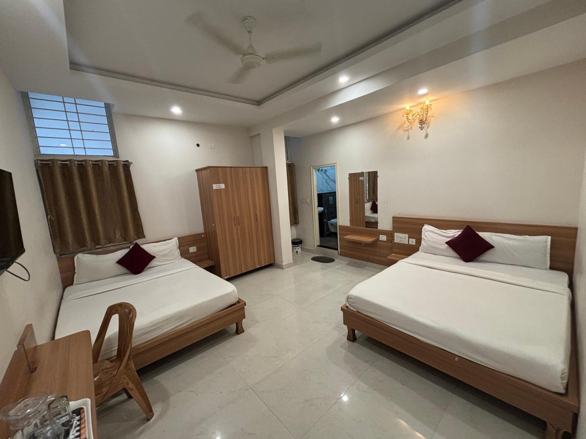 Seema Palace Inn 1 Km From Railwaystaion Mysuru Zewnętrze zdjęcie