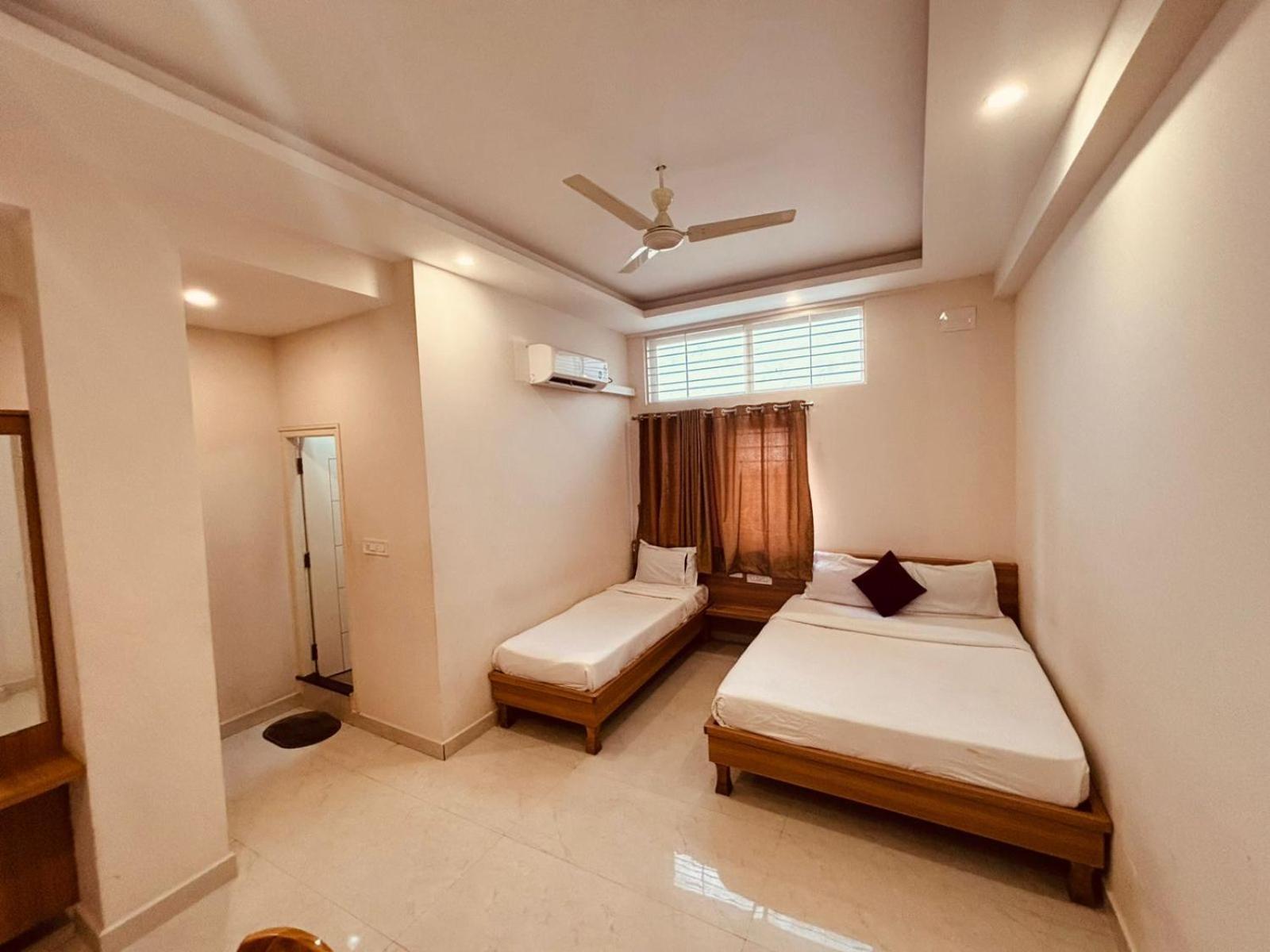 Seema Palace Inn 1 Km From Railwaystaion Mysuru Zewnętrze zdjęcie